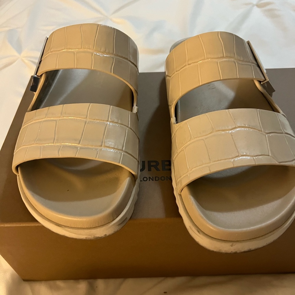 Burberry Soft Fawn Sandals